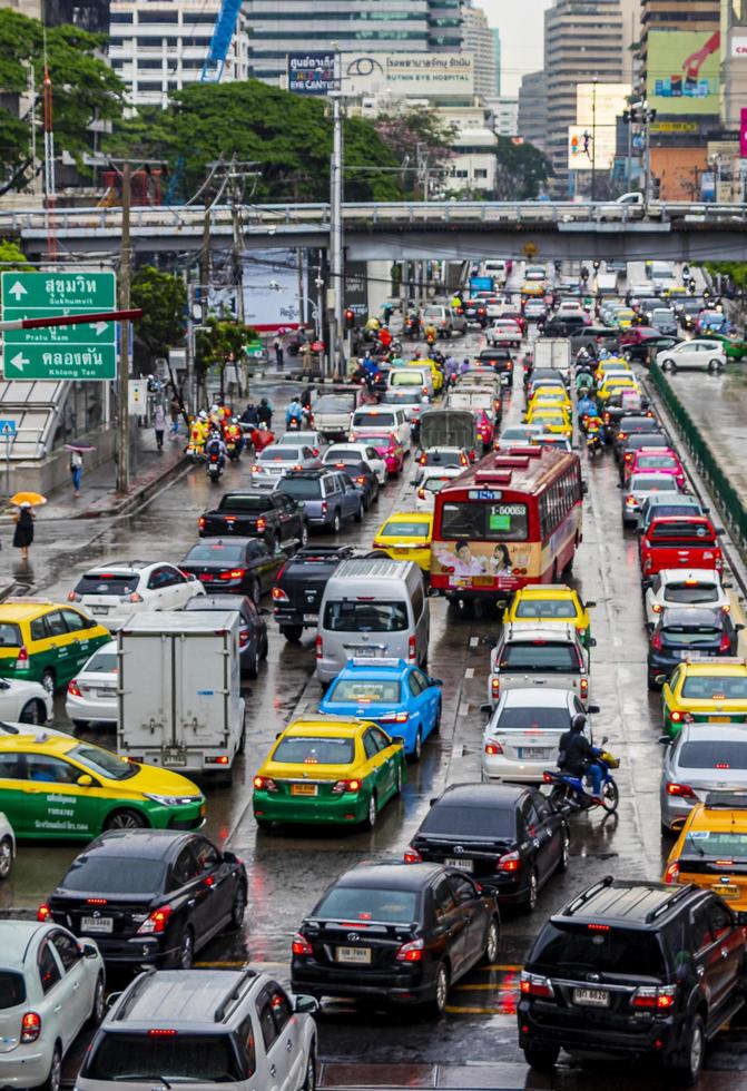 Bangkok, Tailandia 22 de mayo de 2018, hora punta, gran atasco de tráfico pesado en la concurrida Bangkok, Tailandia. foto