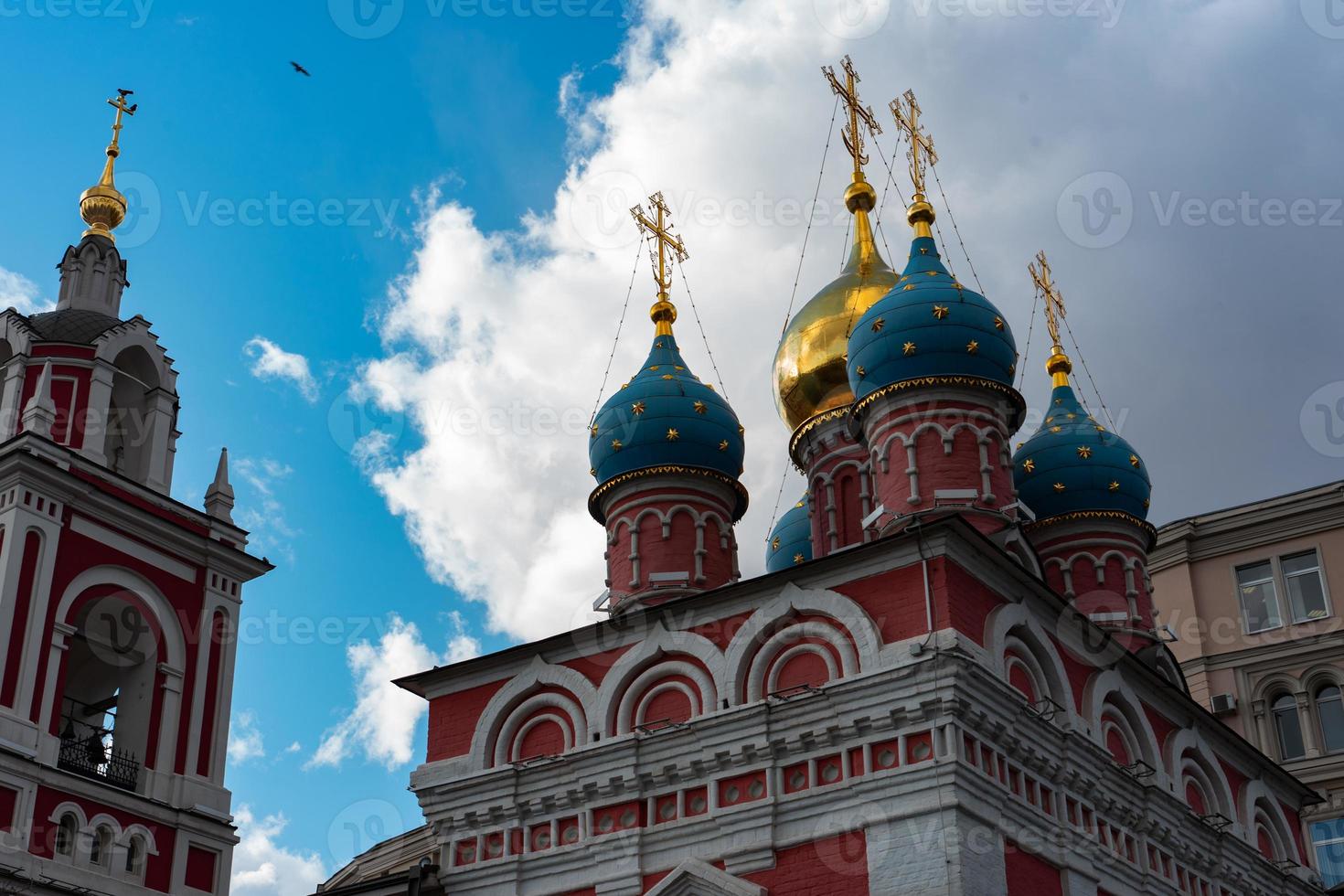 iglesia de st. Jorge en la colina de pskov foto