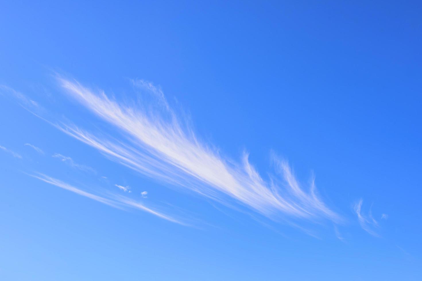 hermosas nubes cirros. foto