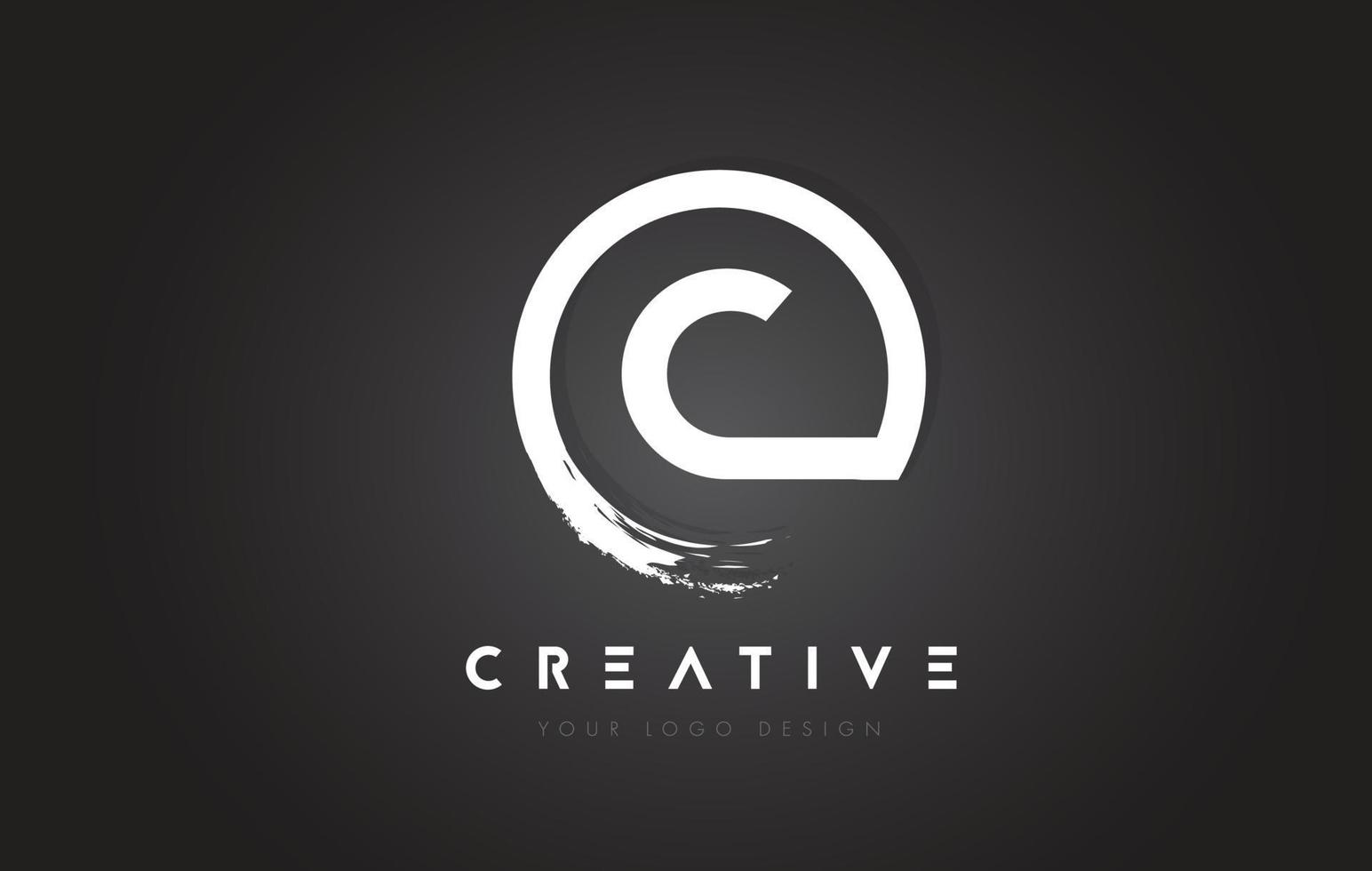Logotipo de letra circular c con diseño de pincel circular y fondo negro. vector