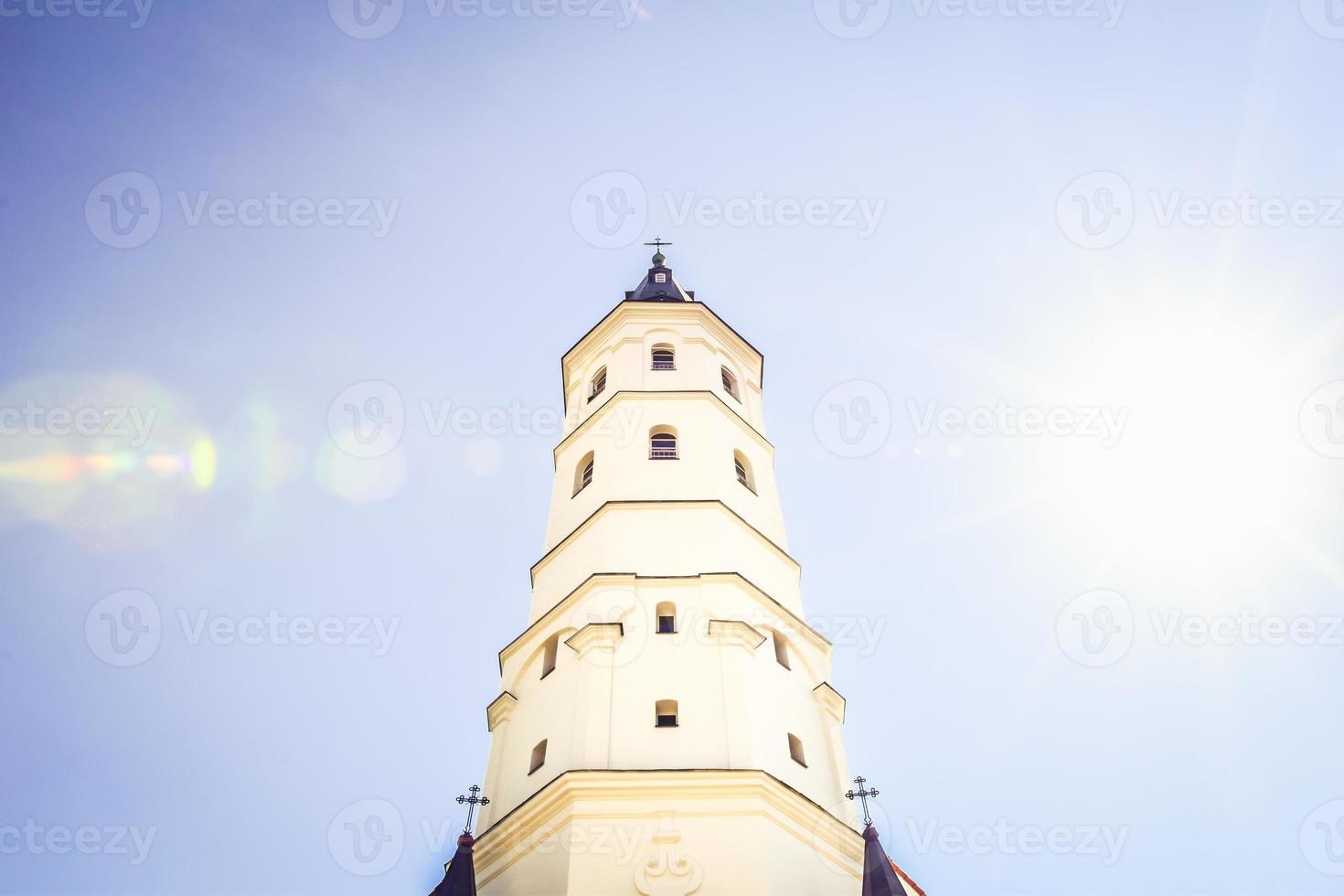 escénica st. Catedral de San Pedro y San Pablo en la ciudad de Siauliai. iglesias católicas en lituania. destino de viaje sol ciudad punto de referencia foto