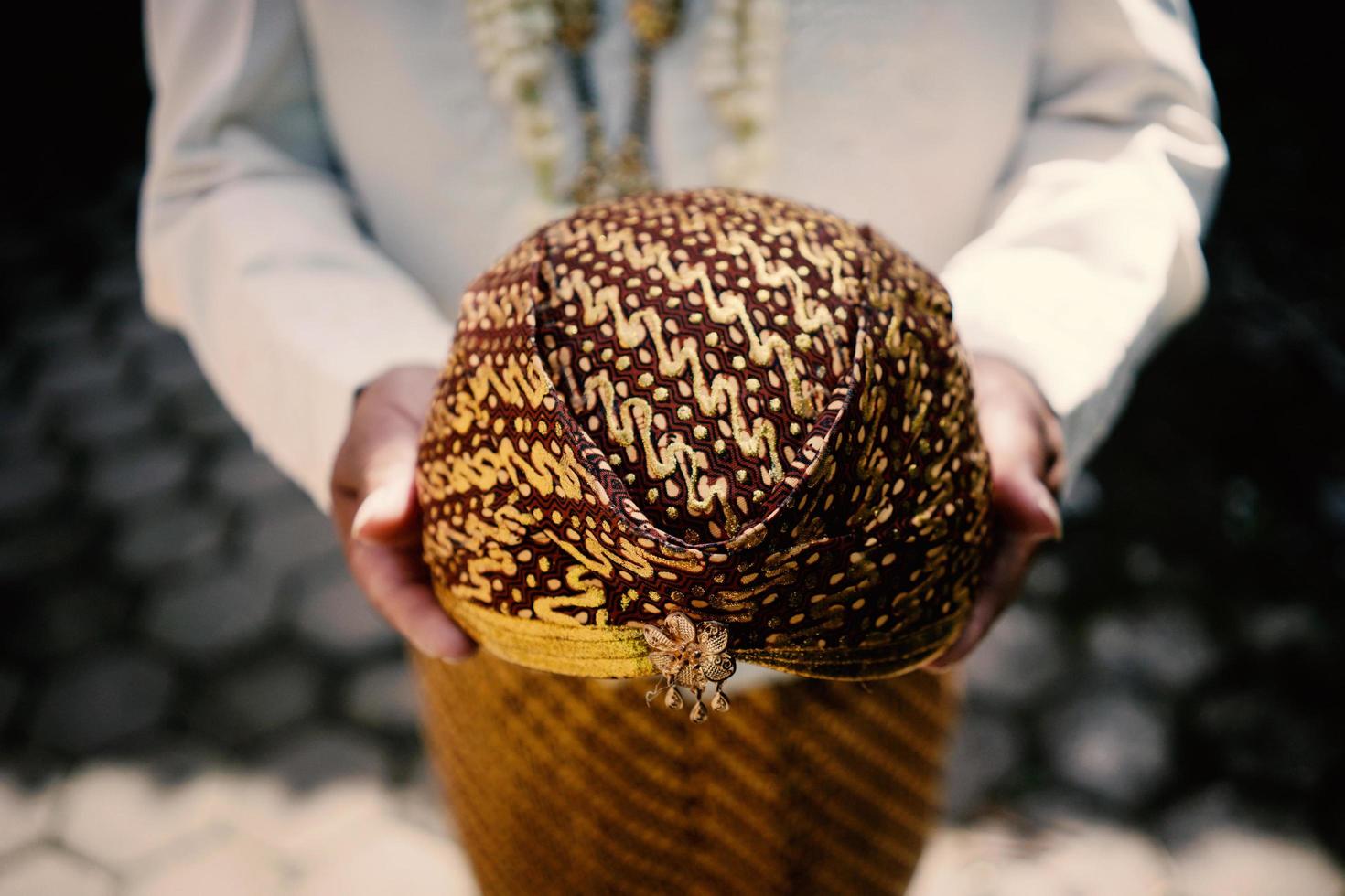 vestido de novia javanesa, ceremonia de boda foto