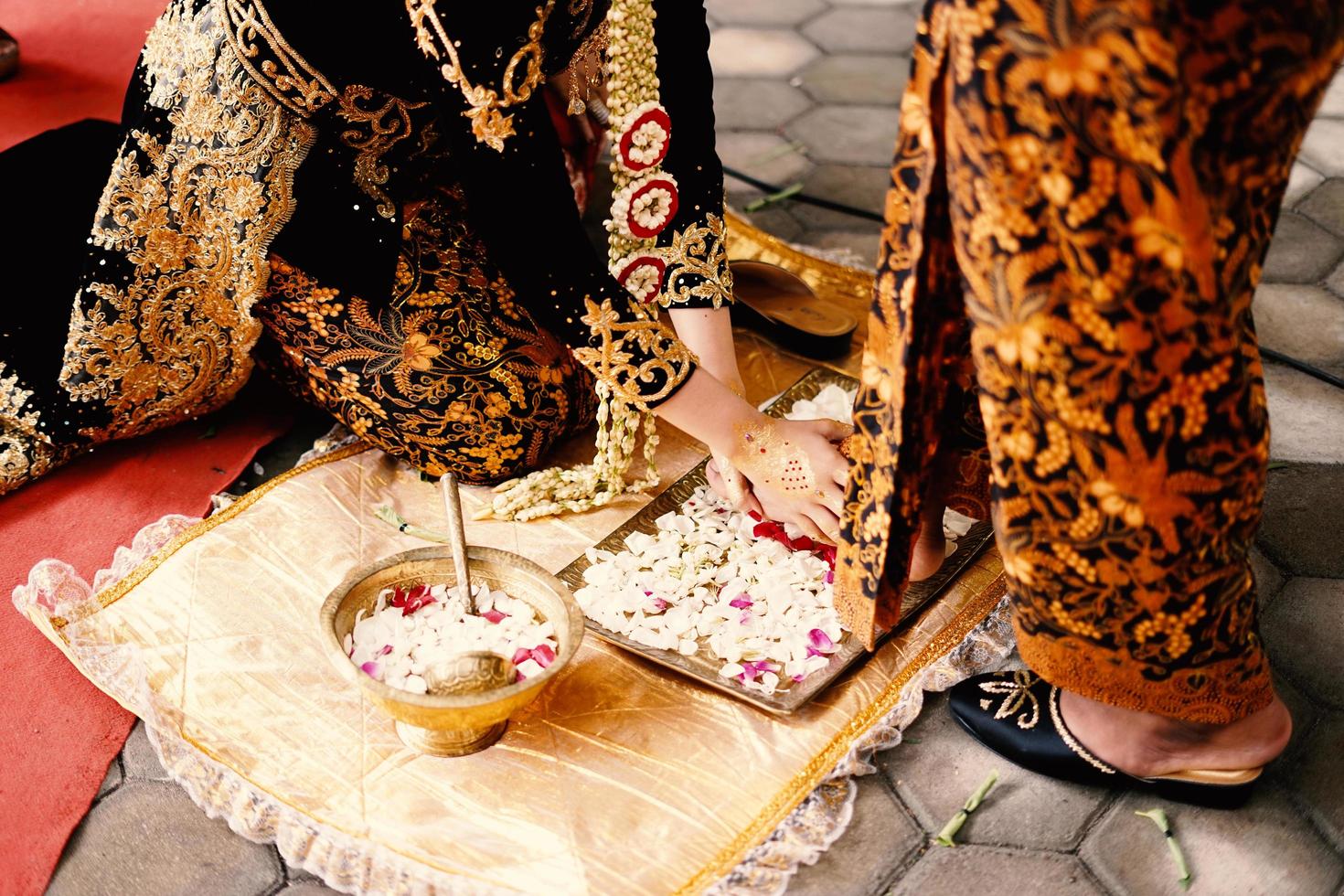 Javanese wedding dress, wedding ceremony photo