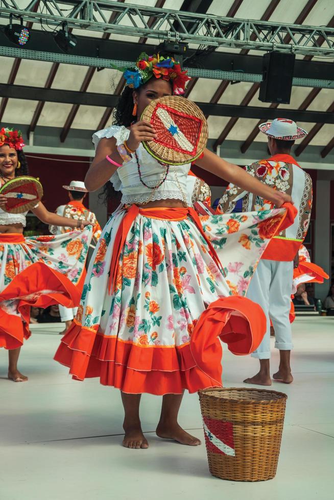 nova petropolis, brasil - 20 de julio de 2019. bailarina folclórica  brasileña realizando una danza típica en