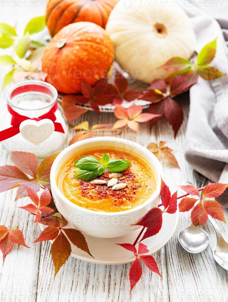 tazón de sopa de calabaza foto