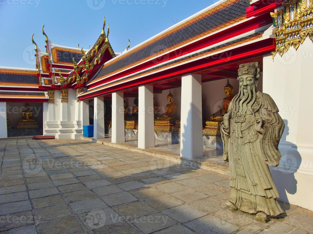 estatua de piedra en wat phra chetuphonwat pho de tailandia. foto