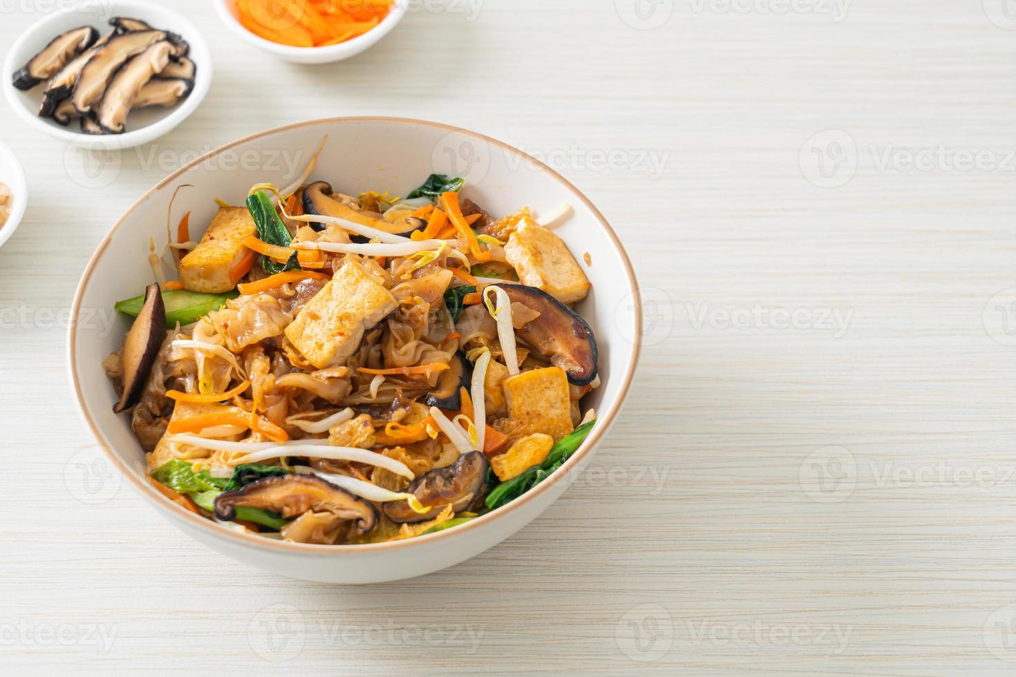 stir-fried noodles with tofu and vegetables photo