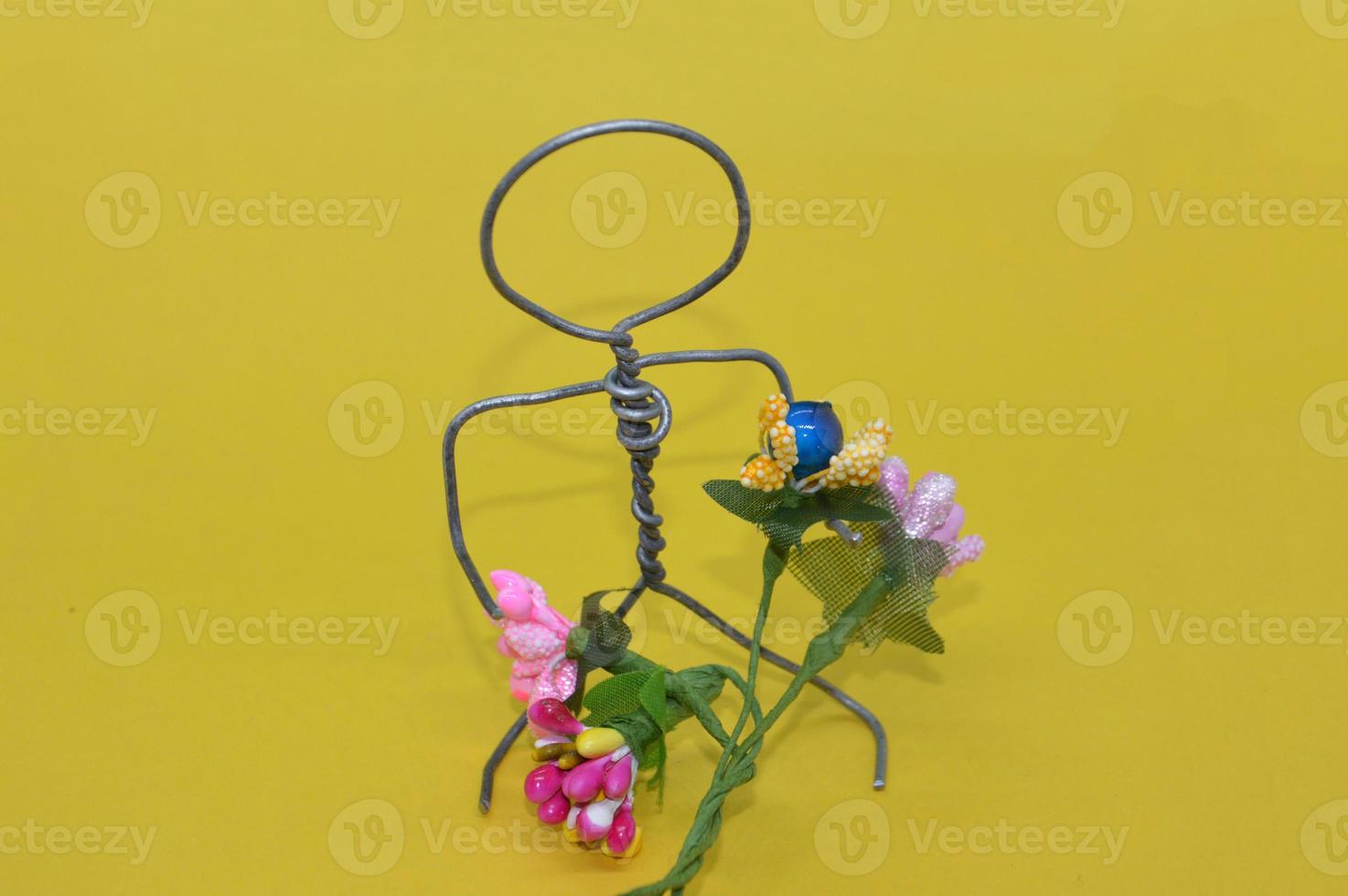 Human figure made of metal wire with an object photo