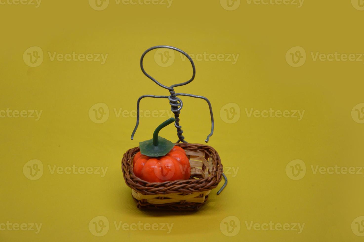 Human figure made of metal wire with an object photo