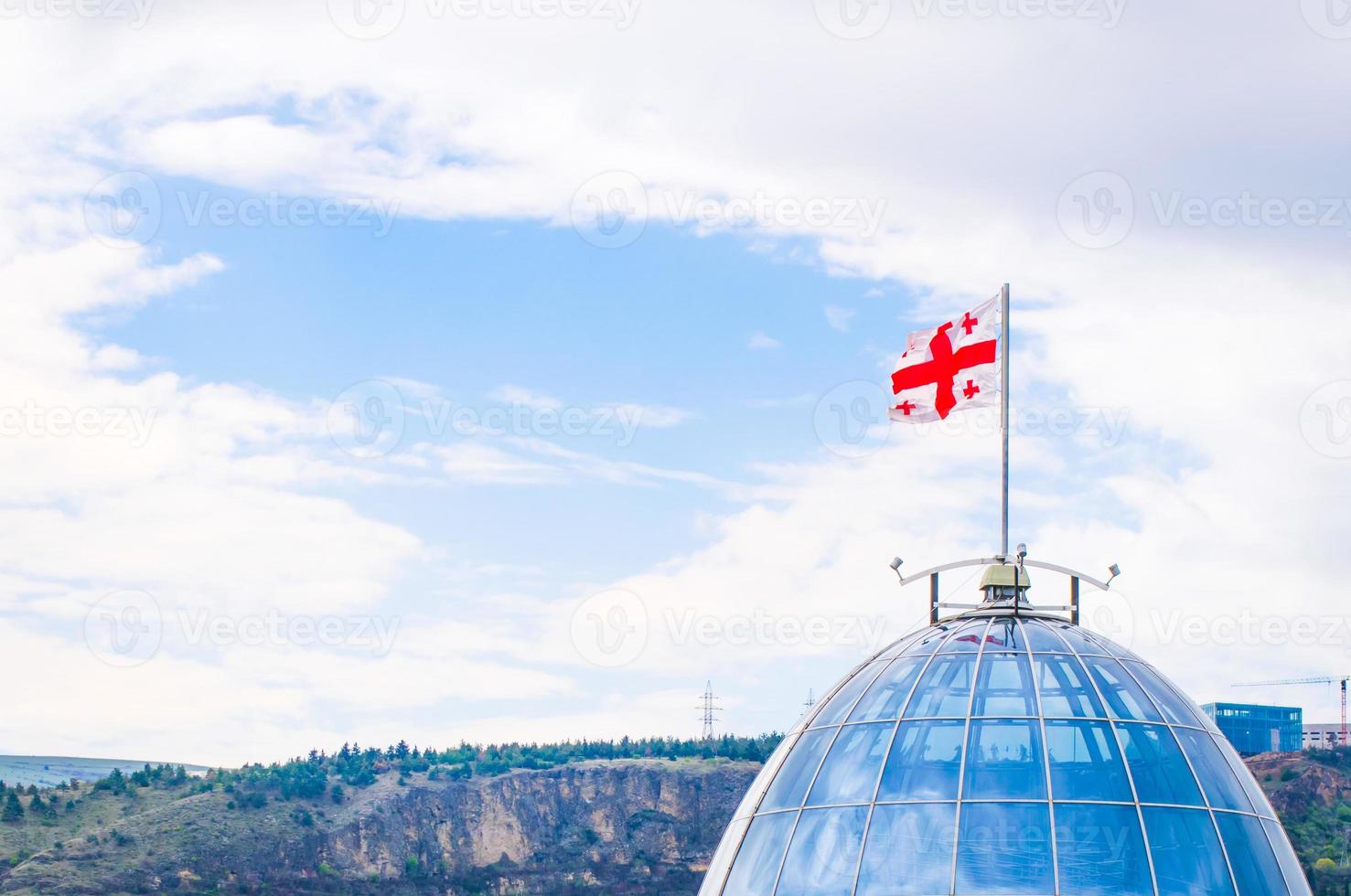 bandera georgiana en la construcción foto