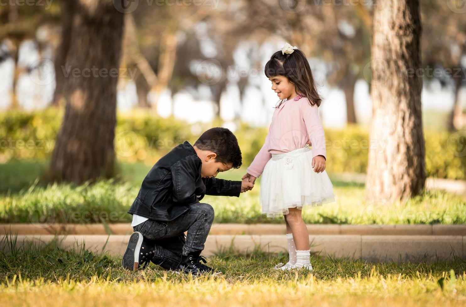 Kneeling boy Proposing - Boy proposing marriage with a romantic ...