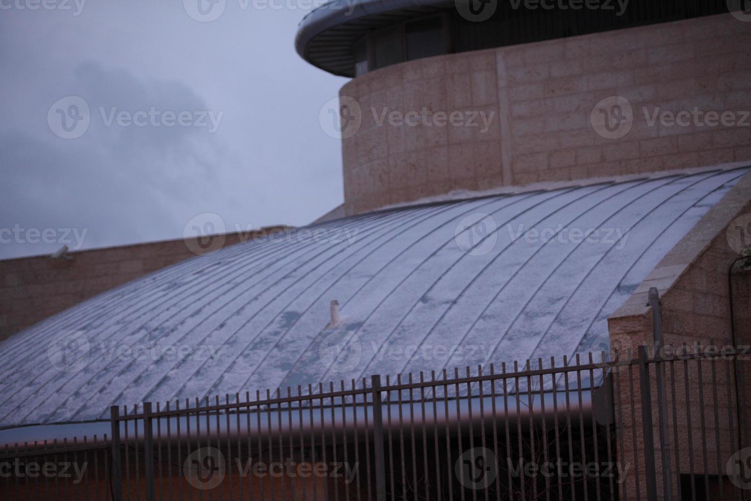 nieve en jerusalén y las montañas circundantes foto