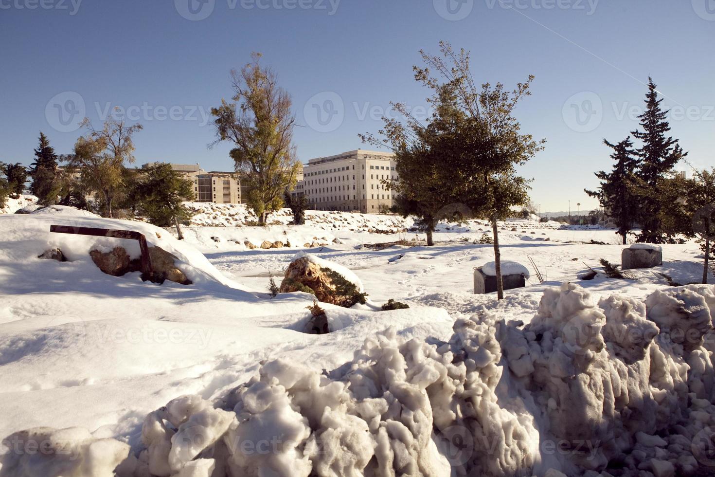 nieve en jerusalén y las montañas circundantes foto