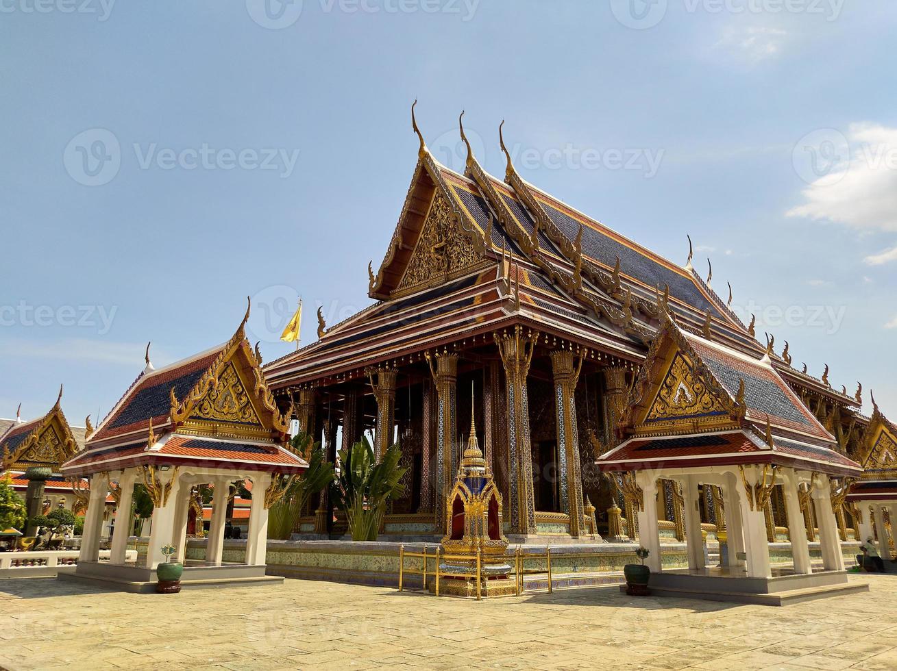 gran palacio wat phra kaewtemple del buda esmeraldamarco de tailandia en el que turistas de todo el mundo no dejan de visitar. foto