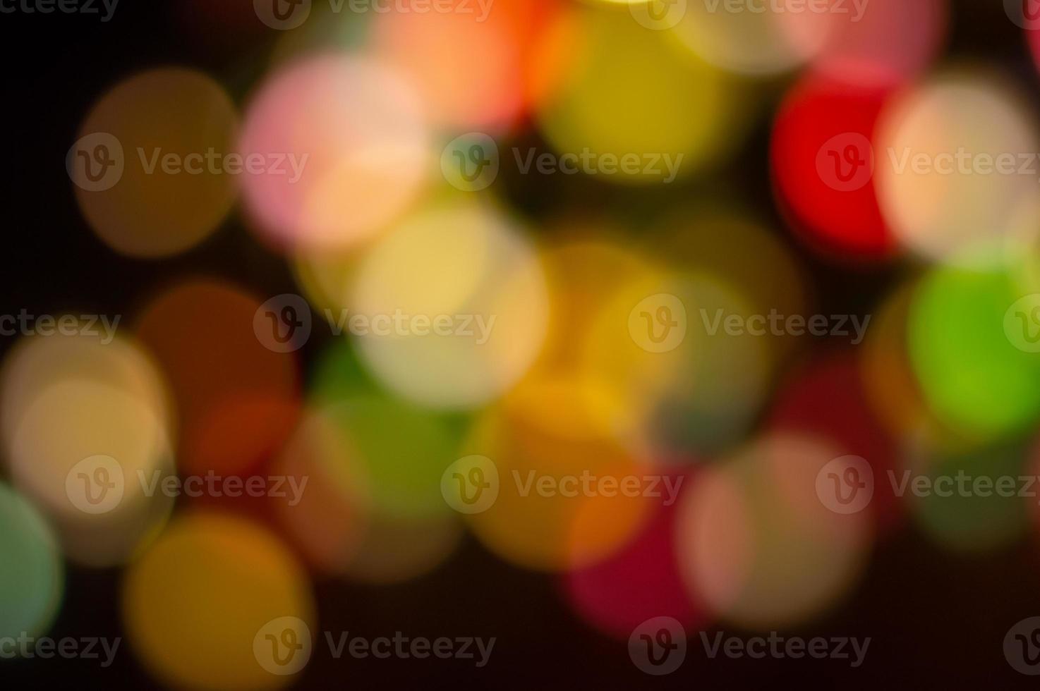 Las imágenes de bokeh tienen colores amarillos, rosados, rojos y otros que son coloridos. foto