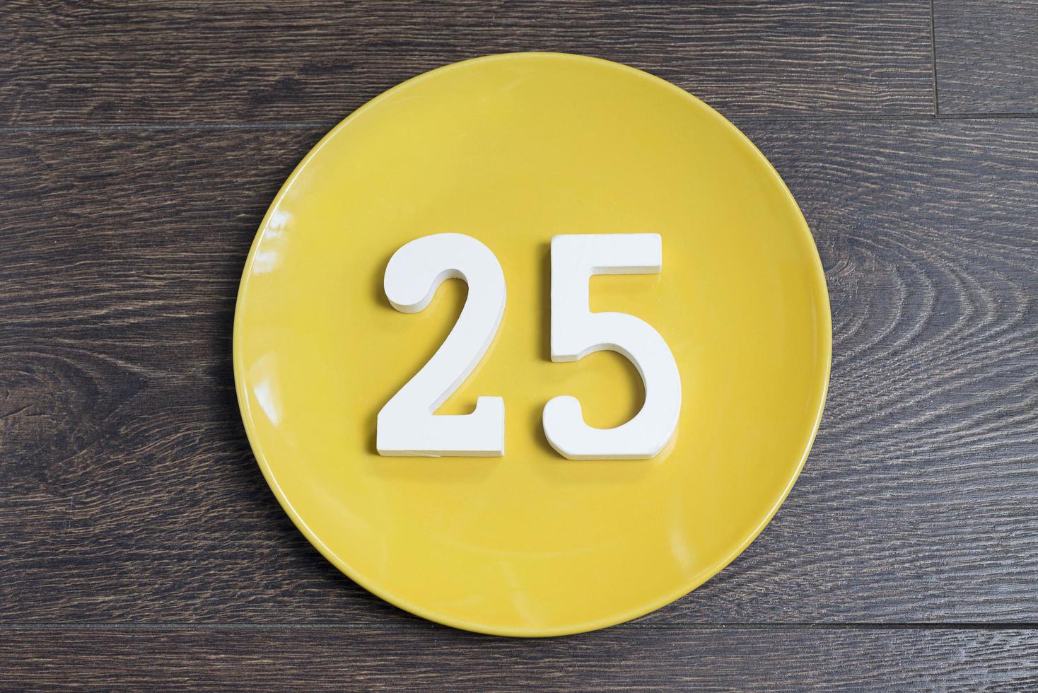 The number twenty-five on the yellow plate. photo