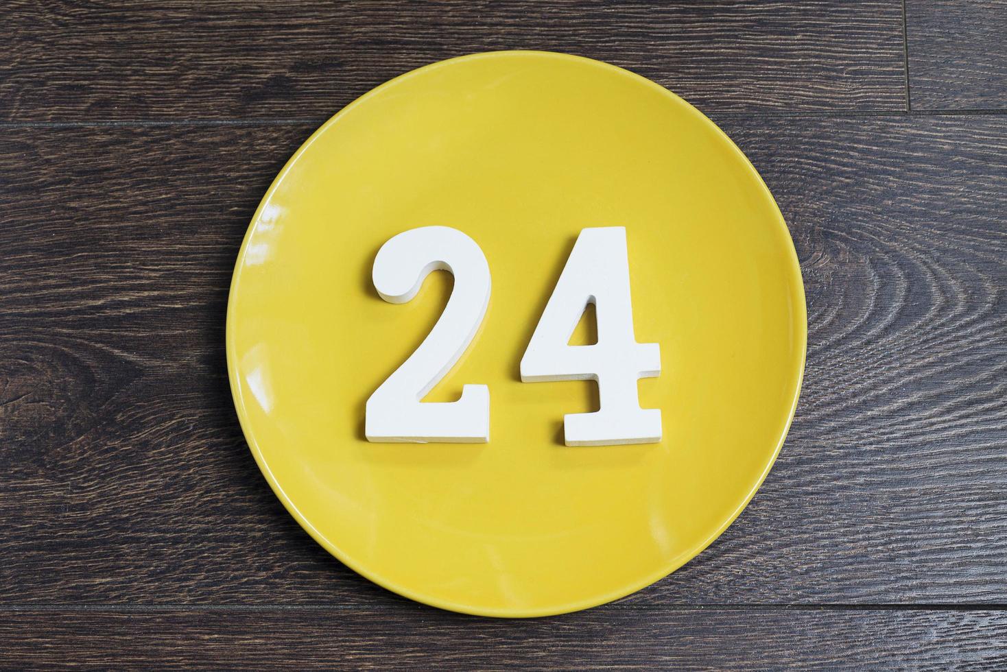 Figure twenty-four one-on-yellow plate. photo