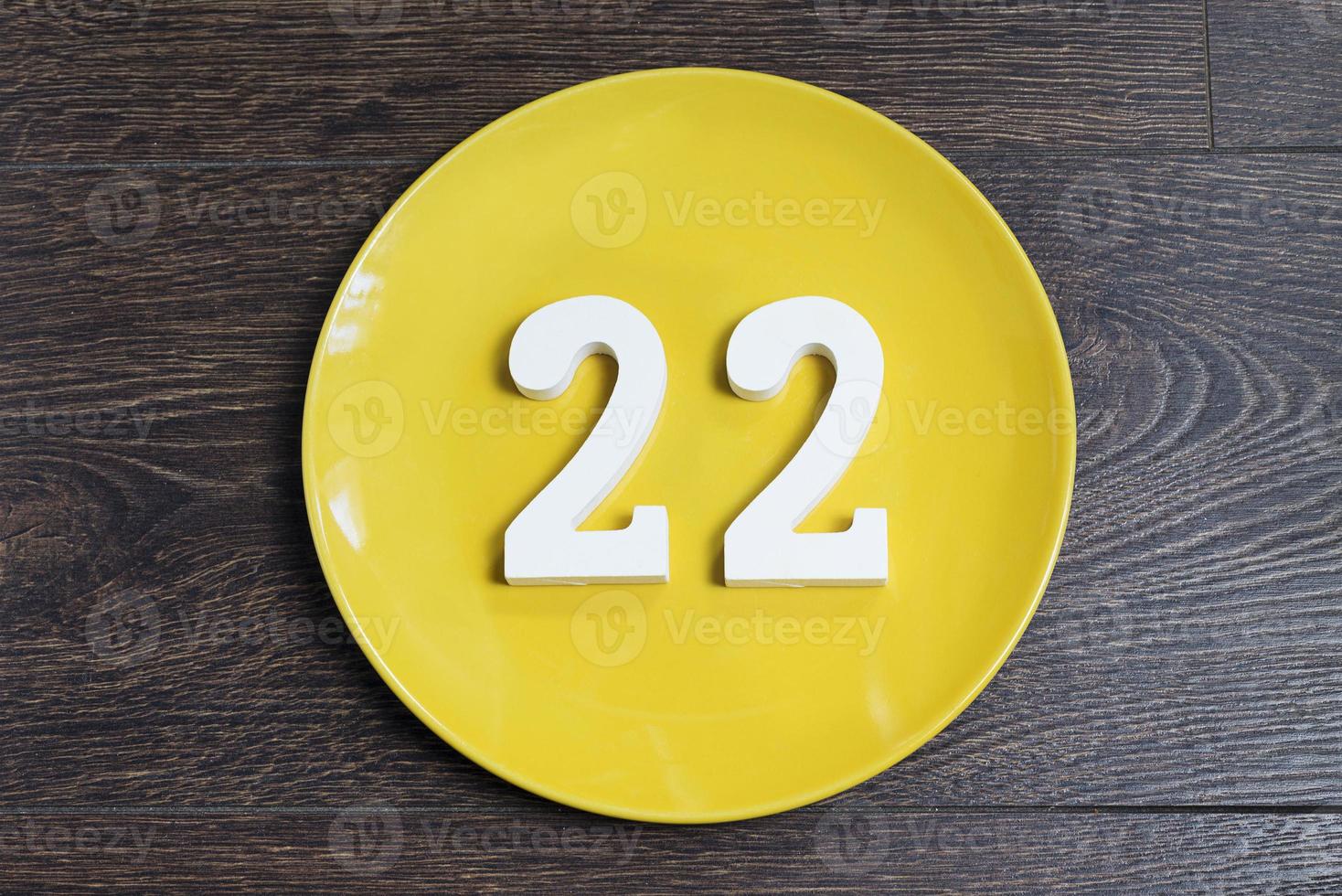 Figure twenty-two one-on-yellow plate. photo