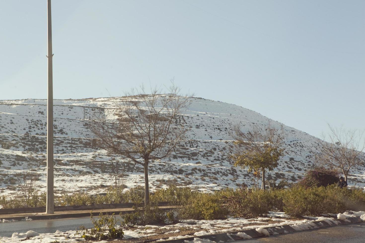 nieve en jerusalén y las montañas circundantes foto