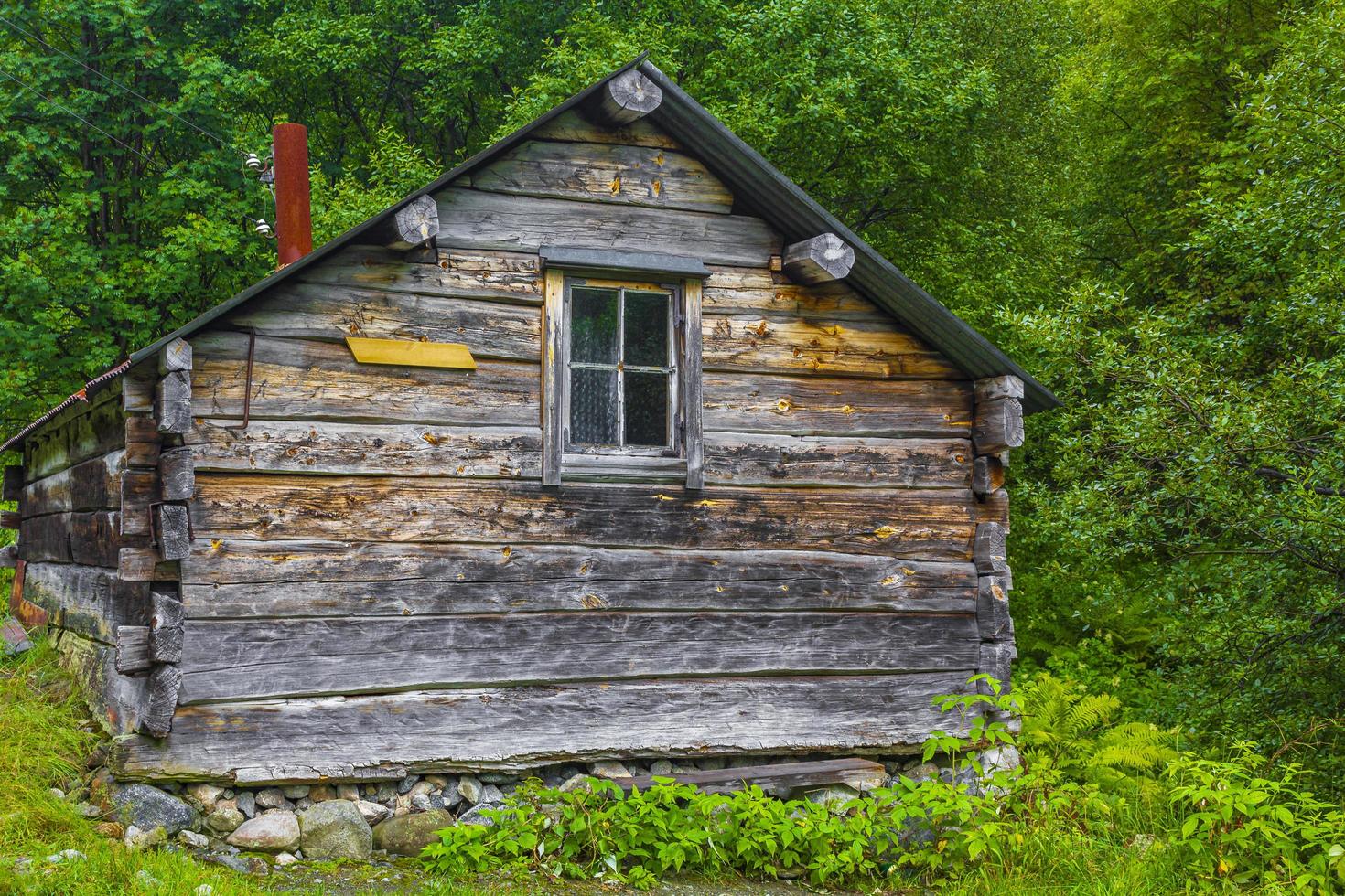 cabaña de madera antigua en utladalen noruega paisajes más hermosos. foto