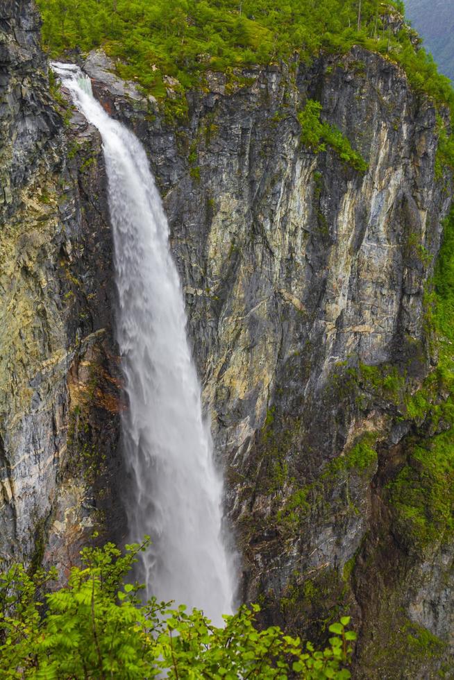 increíble cascada más alta vettisfossen utladalen noruega paisajes noruegos más bellos. foto