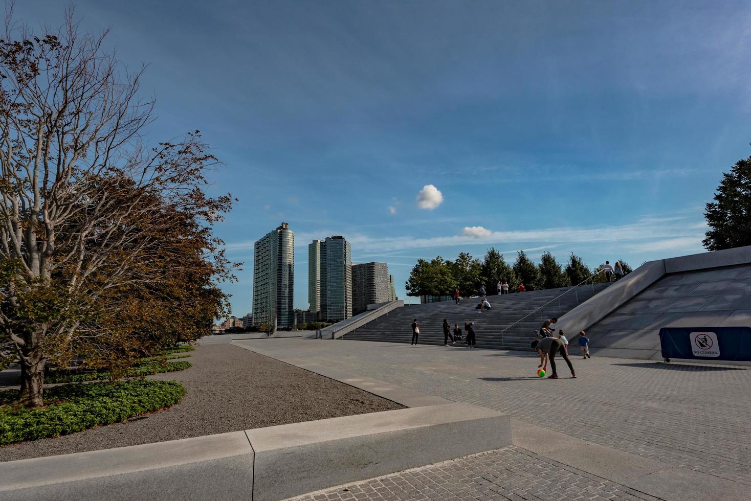 Roosevelt Island, New York photo