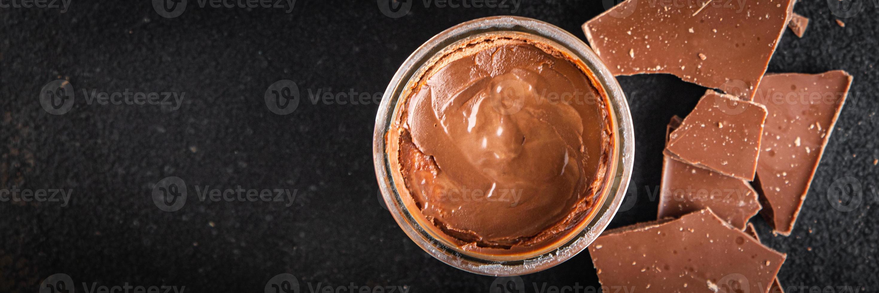 pudín de chocolate soufflé crema de cacao, crema, postre dulce de vainilla foto