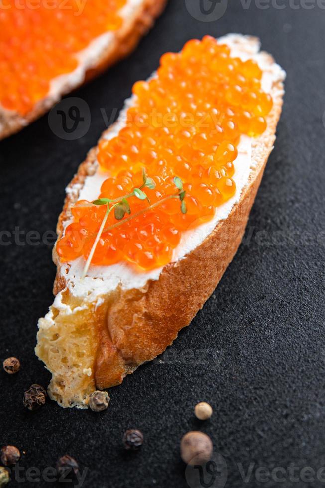 caviar rojo trucha o salmón chum comida sana comida dieta pescetaria foto