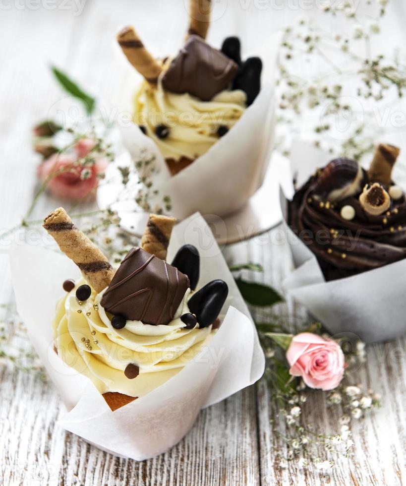 Chocolate cupcakes on white wooden background 4967865 Stock Photo at