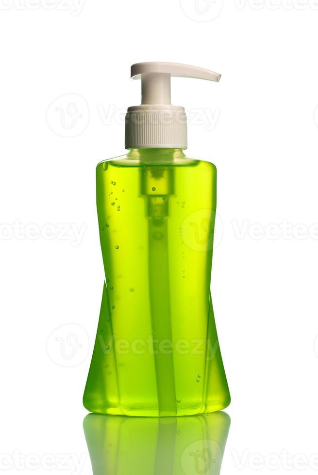 botella de jabón líquido o crema o dispensadores de lavado de cara o tapón de líquido aislado sobre fondo blanco. foto