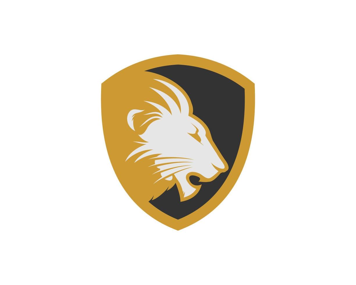 escudo de protección con cabeza de león en el interior vector