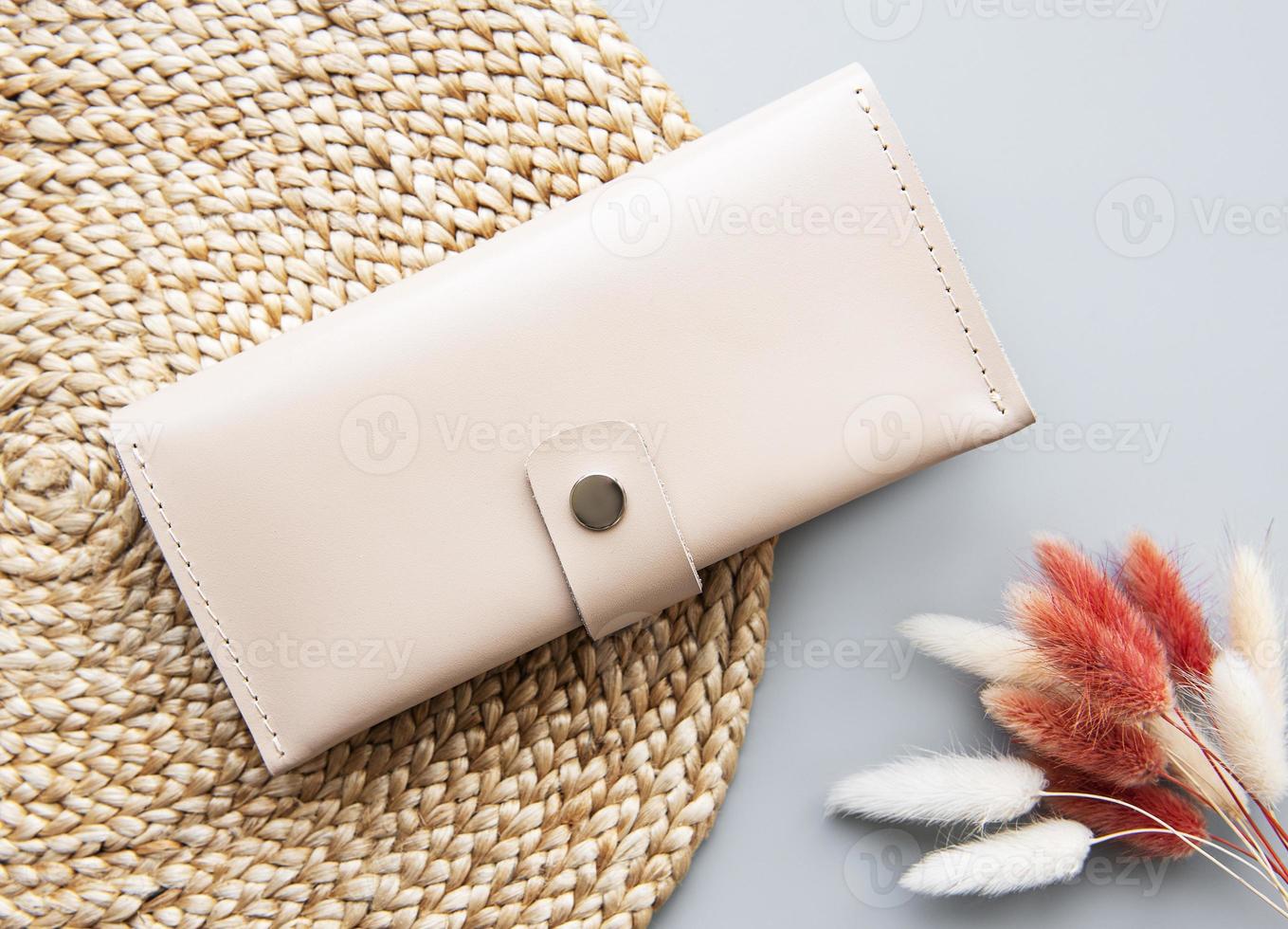 cartera de cuero beige foto