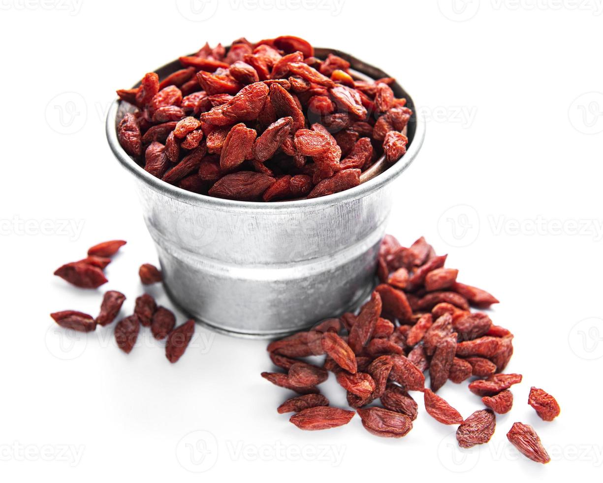 bayas rojas secas de goji para una dieta saludable. foto