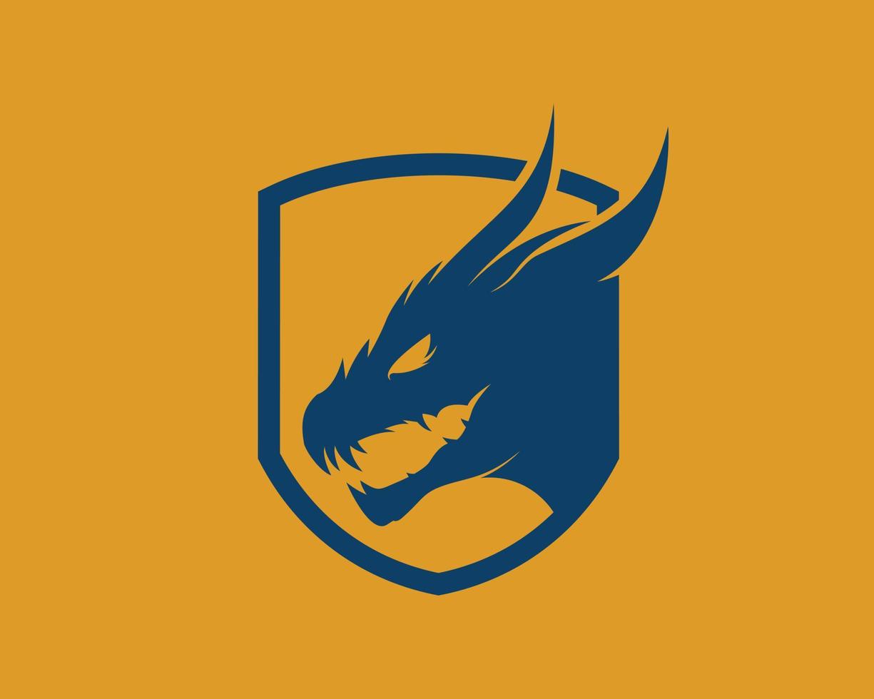 escudo con cabeza de dragón en el interior vector