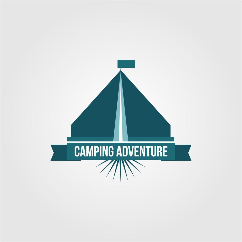 vector logo de camping. acampar en las montañas y la naturaleza del bosque.