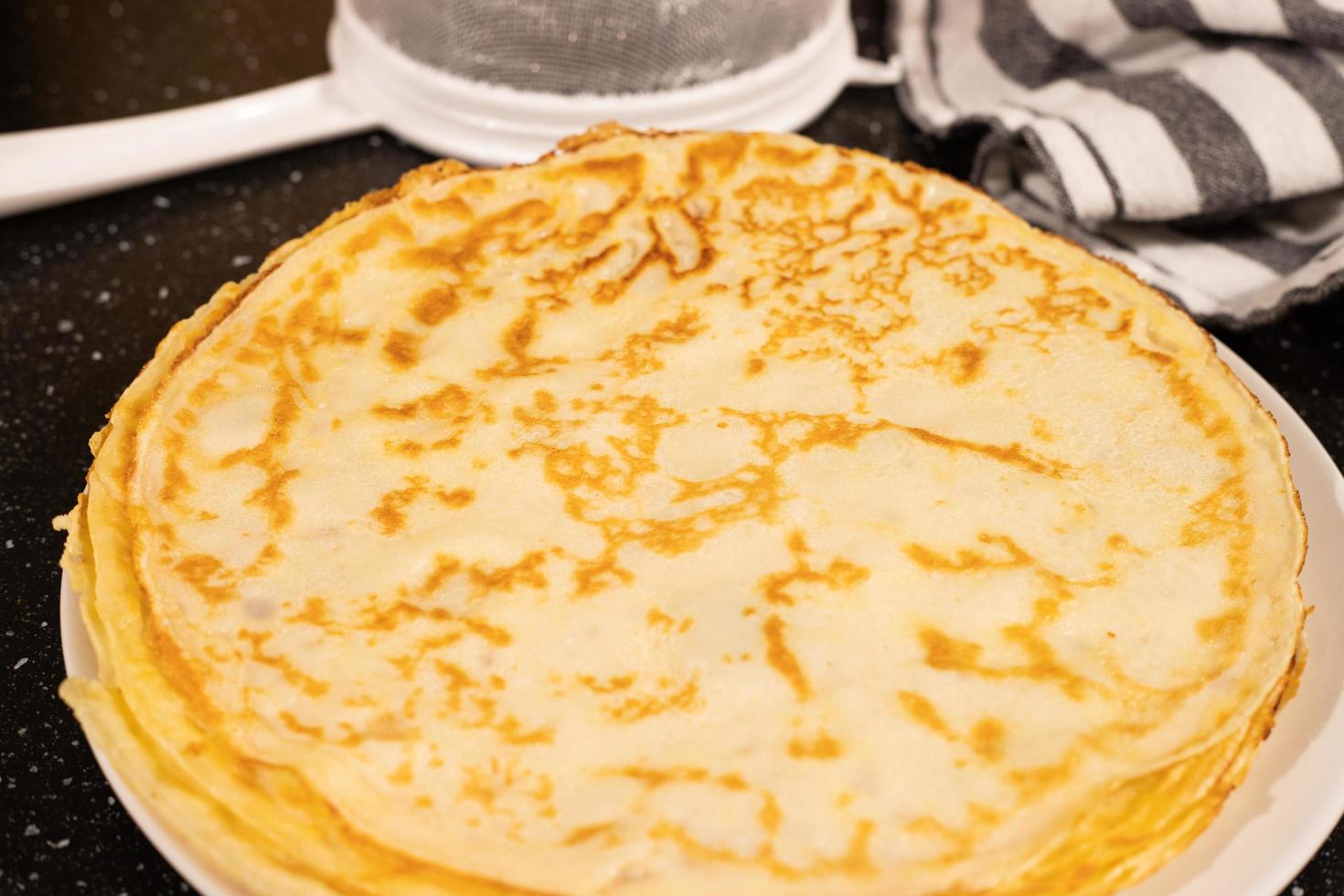 crepes, tortitas a la francesa muy finas. foto