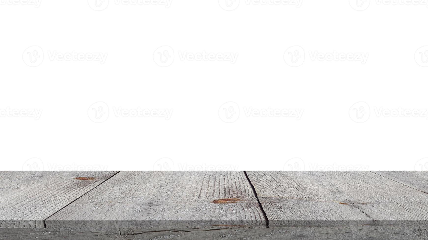 Vista frontal de la mesa de madera con fondo blanco en blanco para mostrar el producto. foto