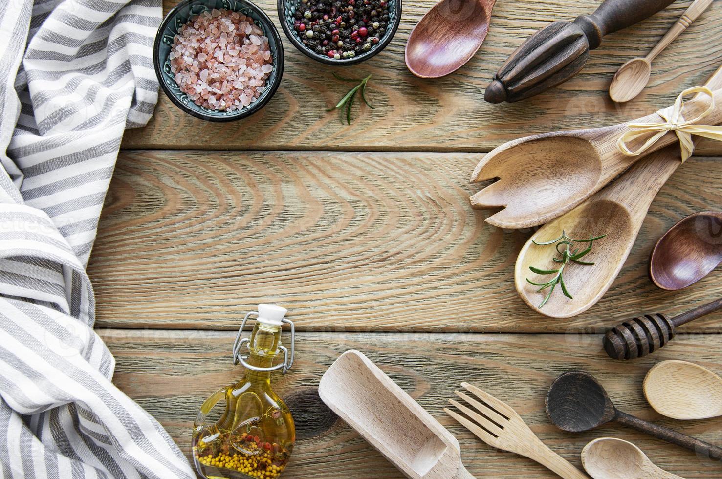 cubiertos de madera utensilios de cocina foto