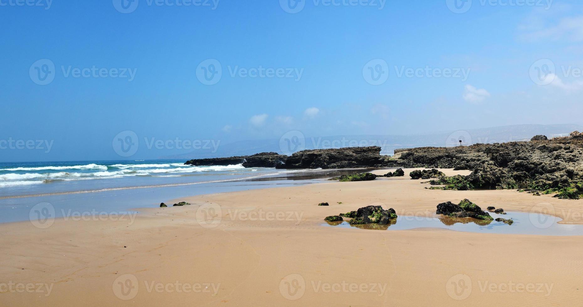 paisaje de la playa de taghazout foto