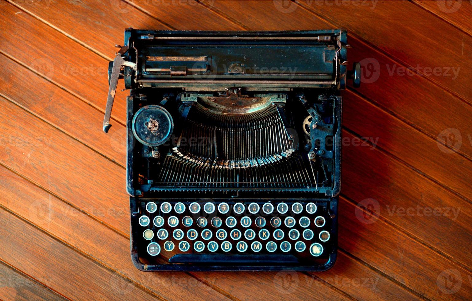 old vintage typewriter photo