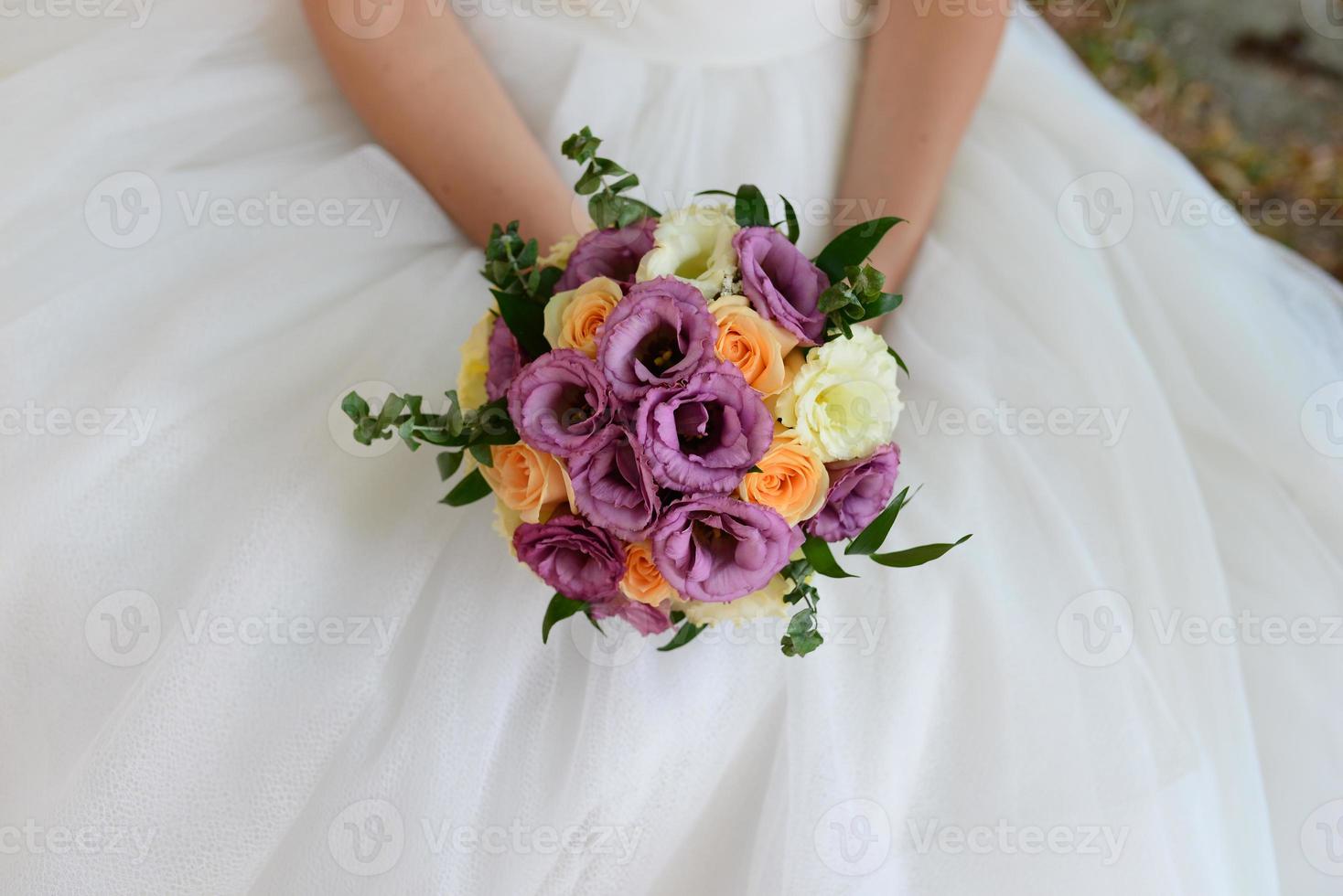 ramo de flores de novia foto