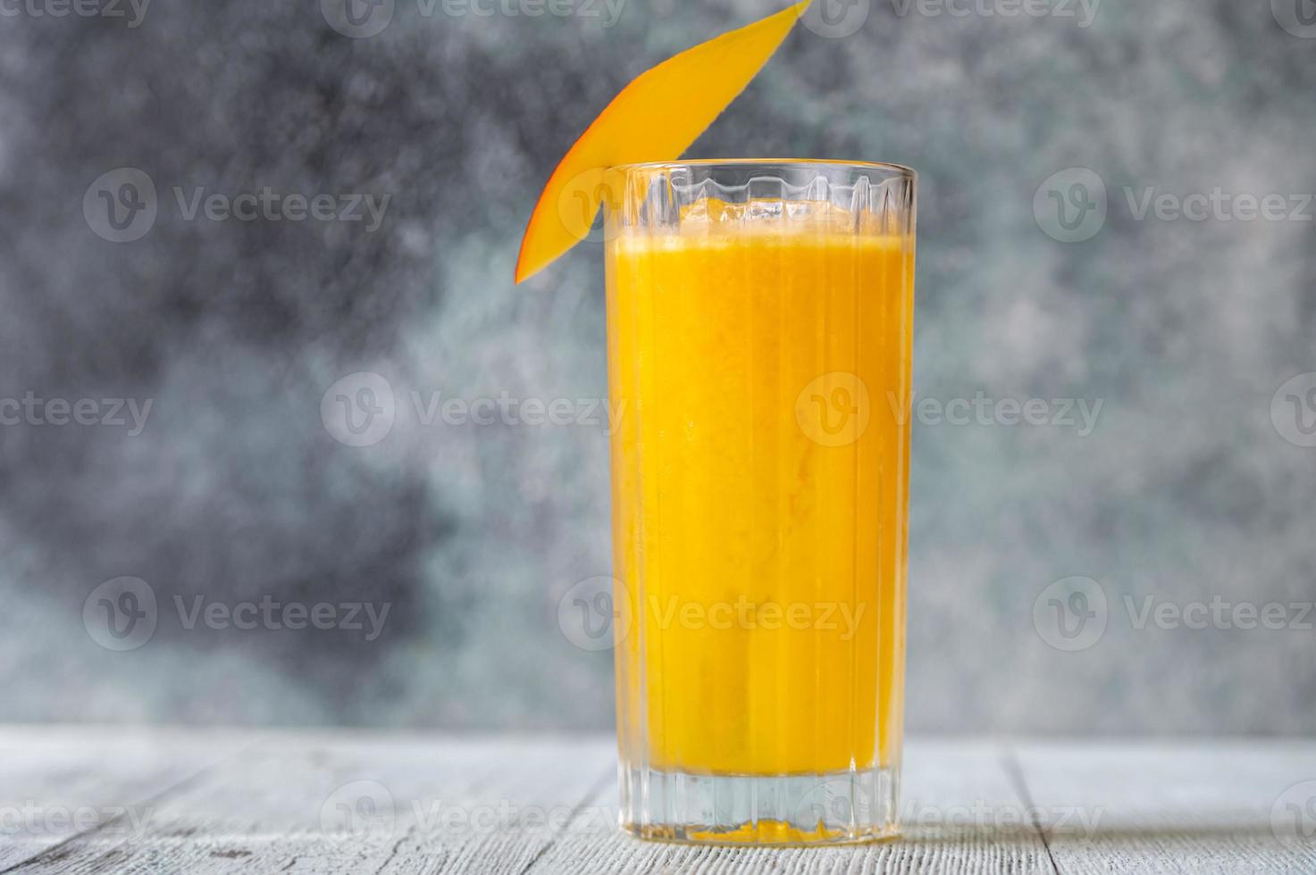 vaso de enfriador de ron de mango foto