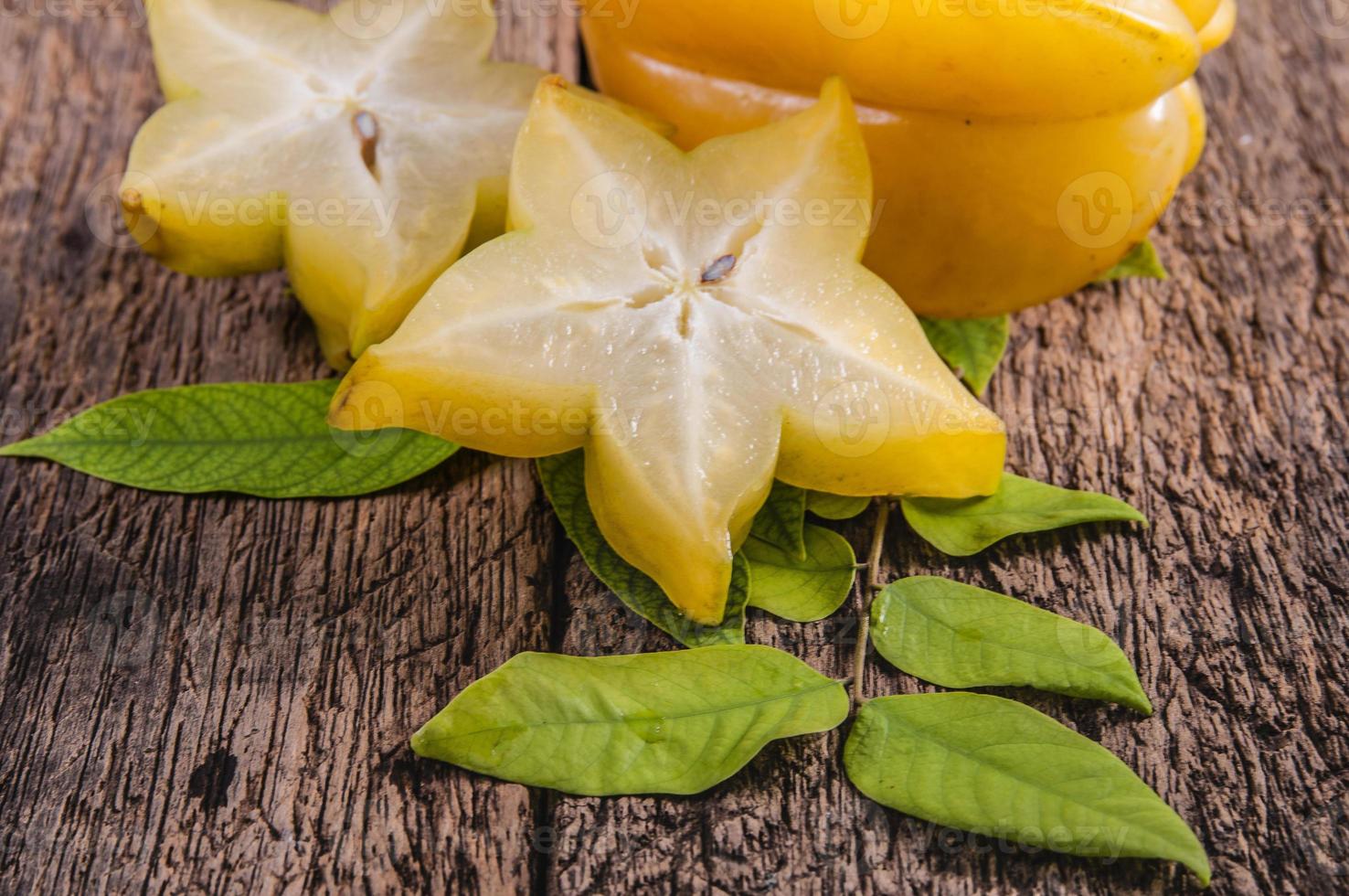 carambola medio corte de caimito fruta tropical foto