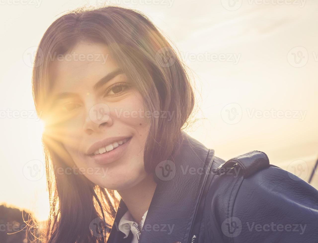 retrato de mujer de la ciudad foto