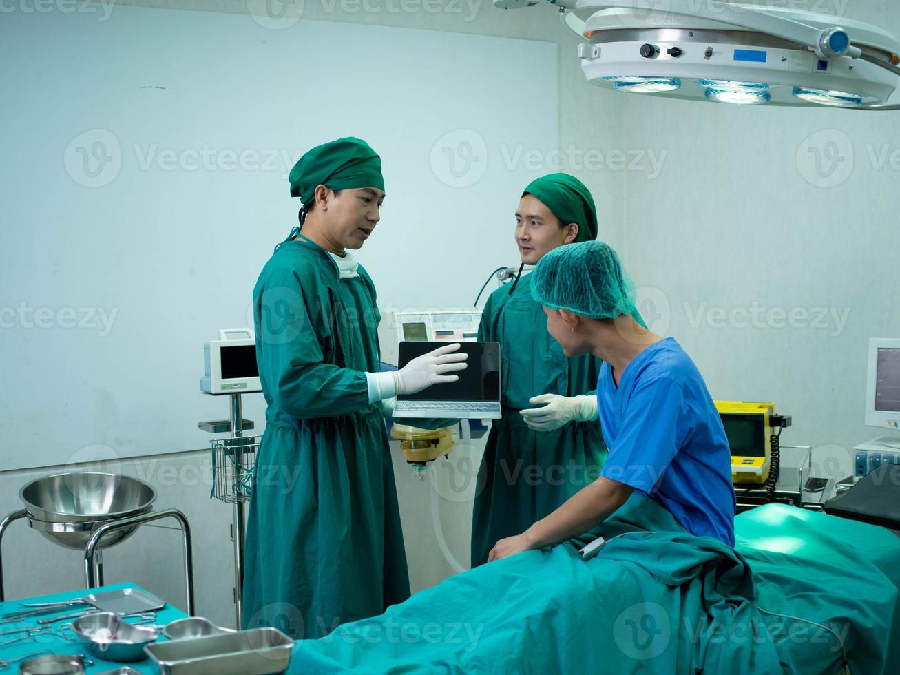 Hospital clinic laboratory emergency operation room doctor nurse scientist male female discuss computer notebook tablet monitor technology treatment healthcare surgery covid-19 corona virus disease photo