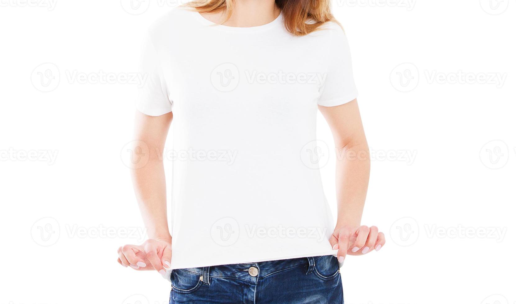 Camiseta de cerca - chica en camiseta maqueta aislado sobre blanco foto
