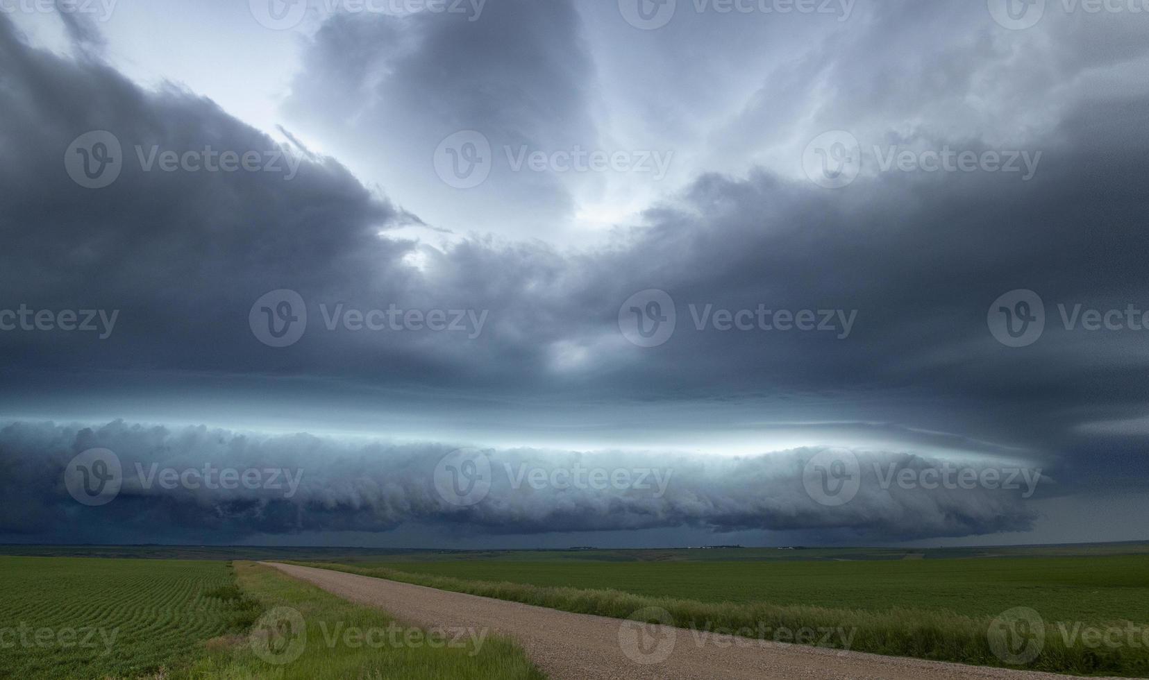 pradera nubes de tormenta foto