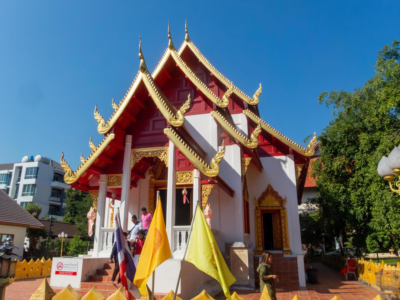 chiang mai tailandia 12 de enero de 2020 templo de wat suan dok en el año 2450 princesa dara rasam: graciosamente complacida de recolectar los huesos del gobernante de chiang mai y sus familiares reunidos en este lugar. foto