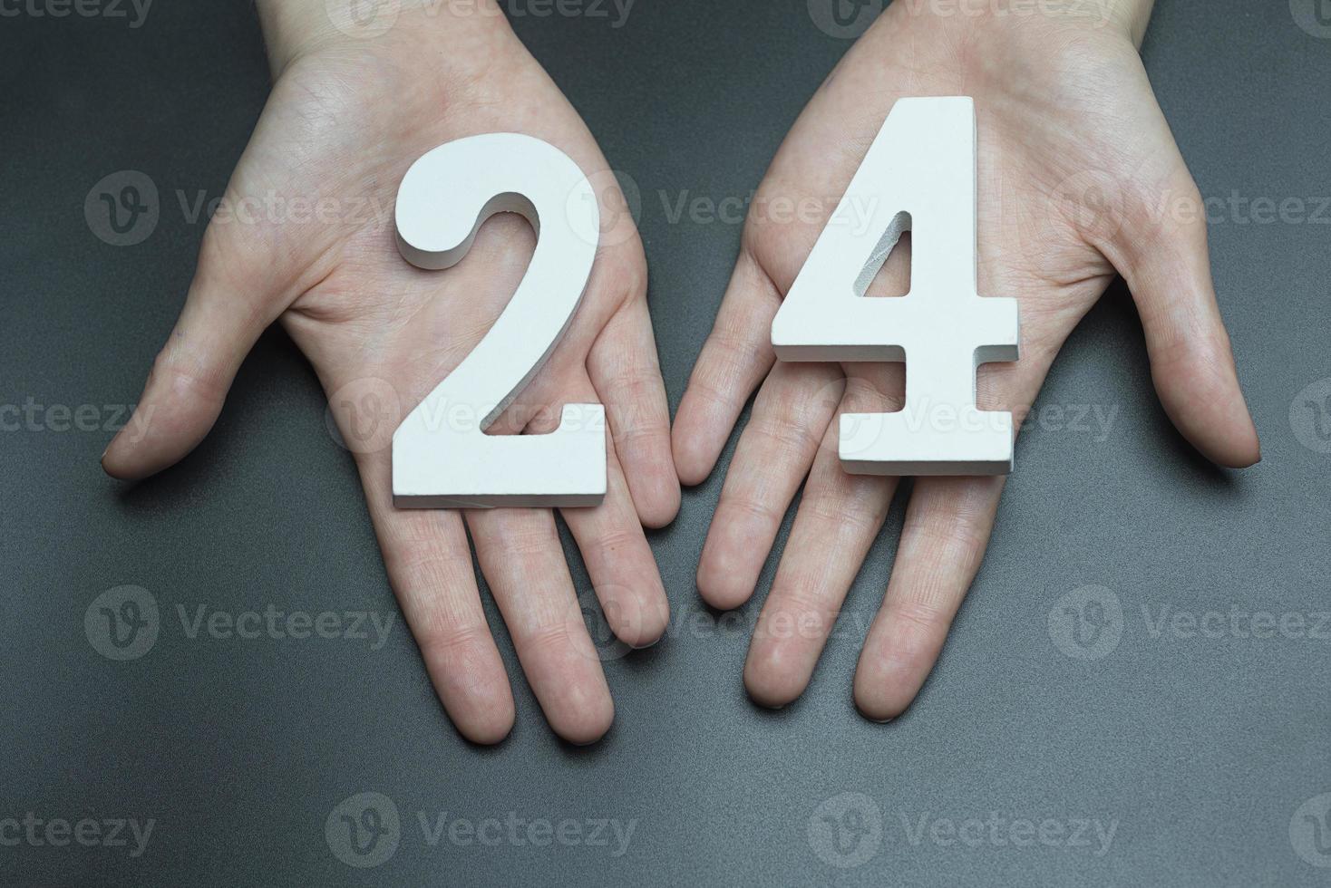 On the female palms figure twenty-four. photo