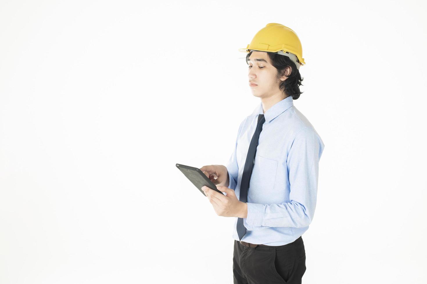 ingeniero, hombre, llevando, casco amarillo, blanco foto